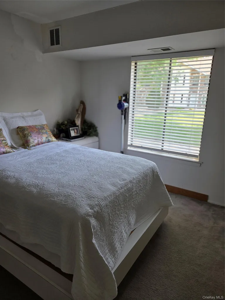 49 Fargo Coram NY 11727
