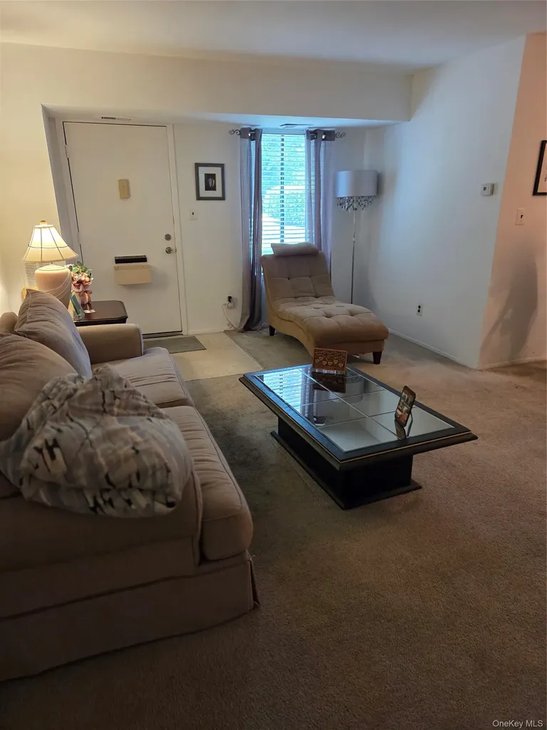 49 Fargo Coram NY 11727