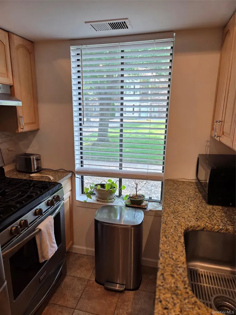 49 Fargo Coram NY 11727