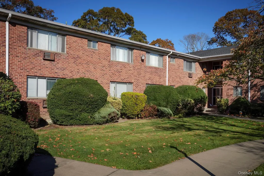 11 South Saxon Avenue Bay Shore NY 11706