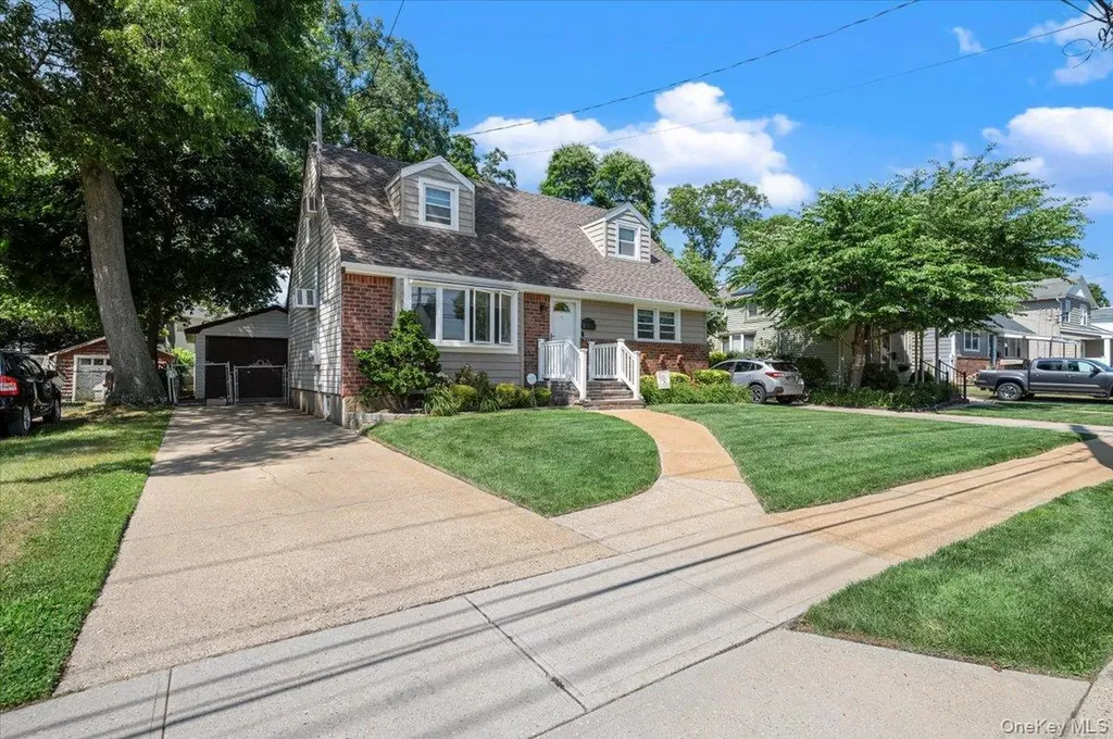2565 Natta Boulevard Bellmore NY 11710