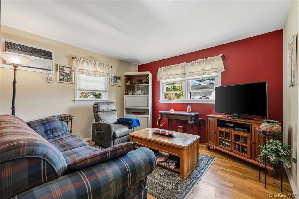 2565 Natta Boulevard Bellmore NY 11710