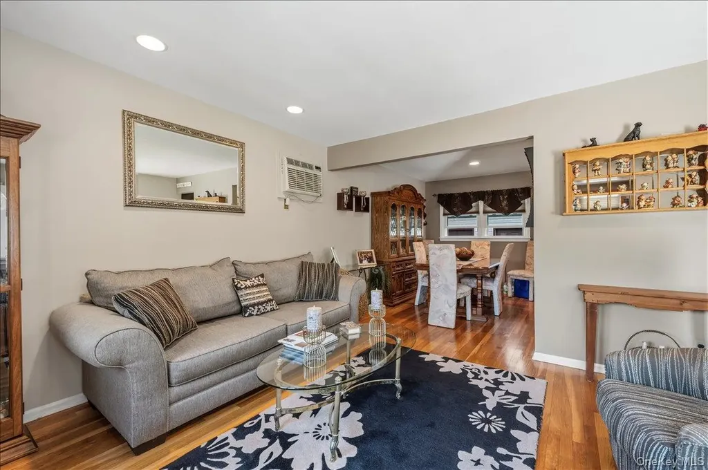 2565 Natta Boulevard Bellmore NY 11710