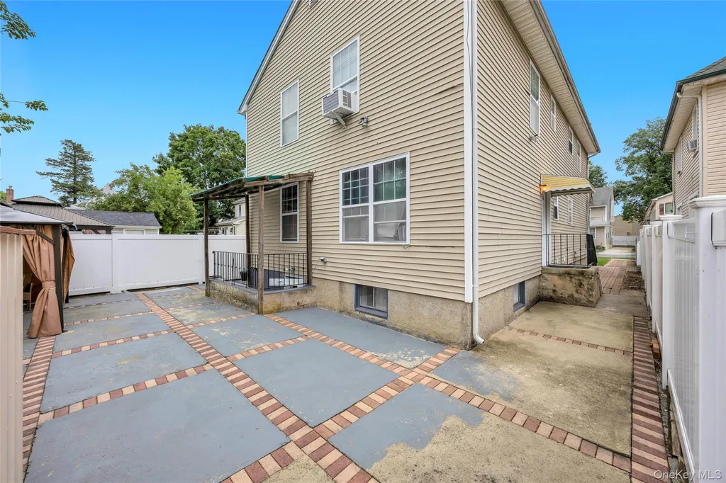 99 Ormond Street Hempstead NY 11550