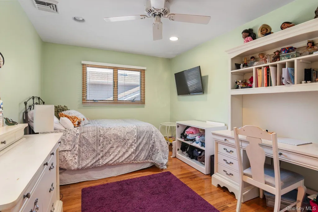3125 Enos Street Bellmore NY 11710
