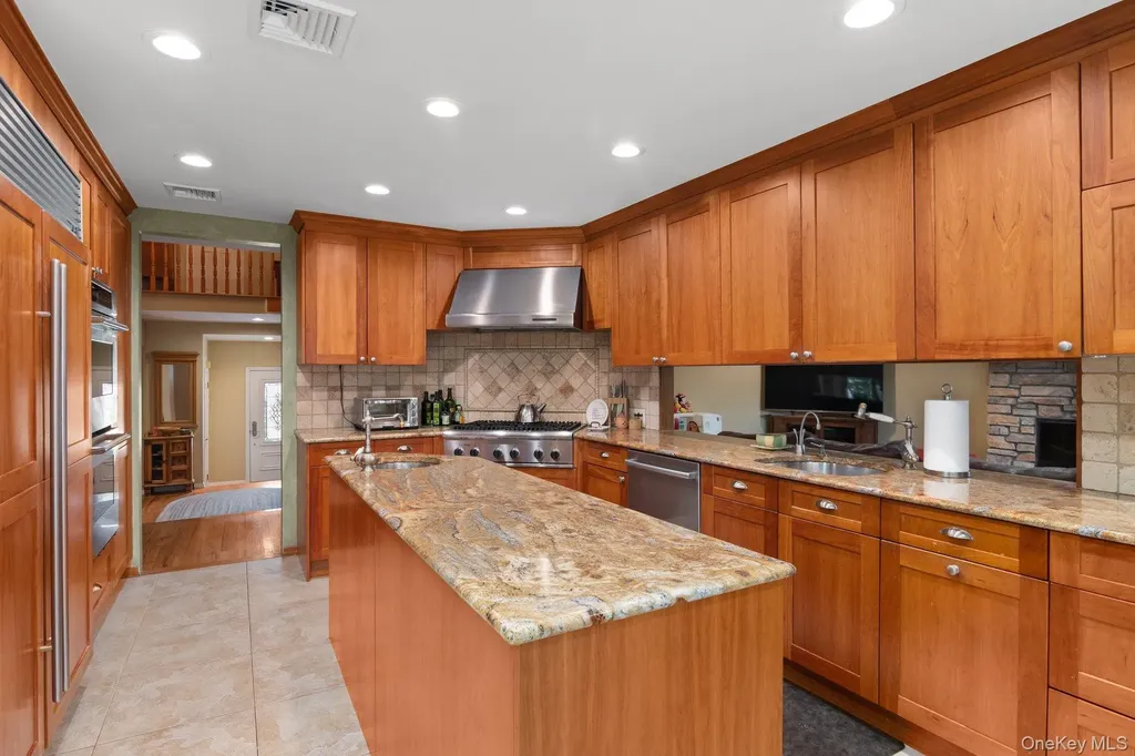 3125 Enos Street Bellmore NY 11710