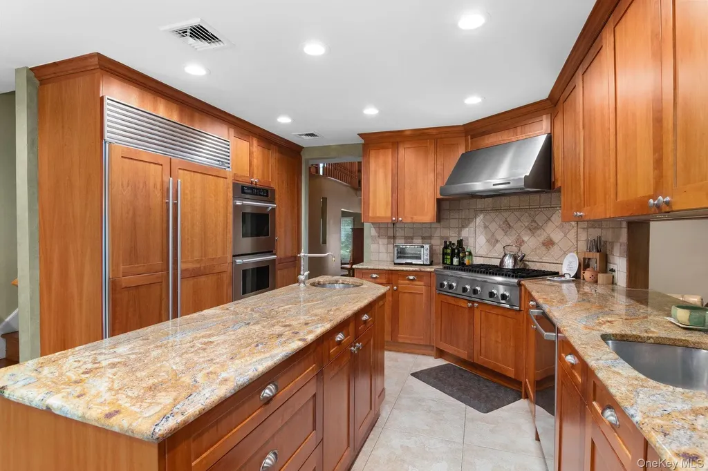 3125 Enos Street Bellmore NY 11710