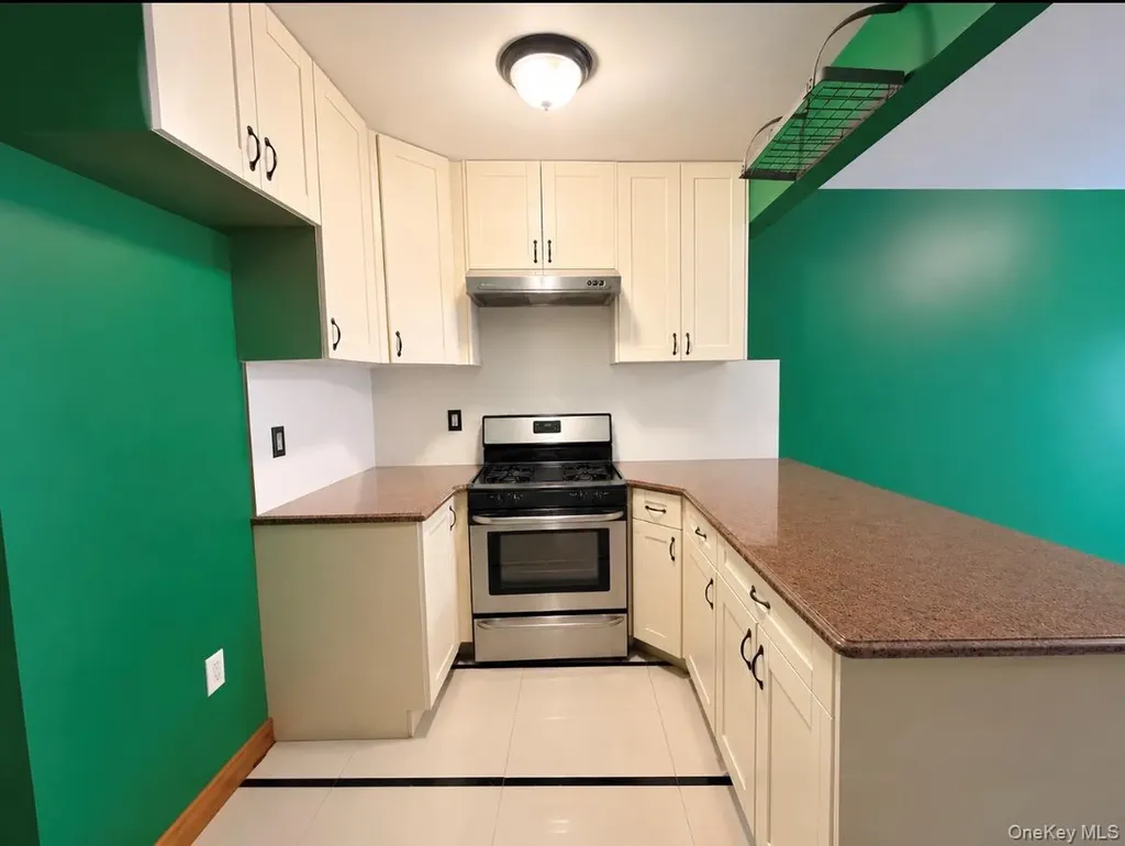 141-09 84th Drive Briarwood NY 11435