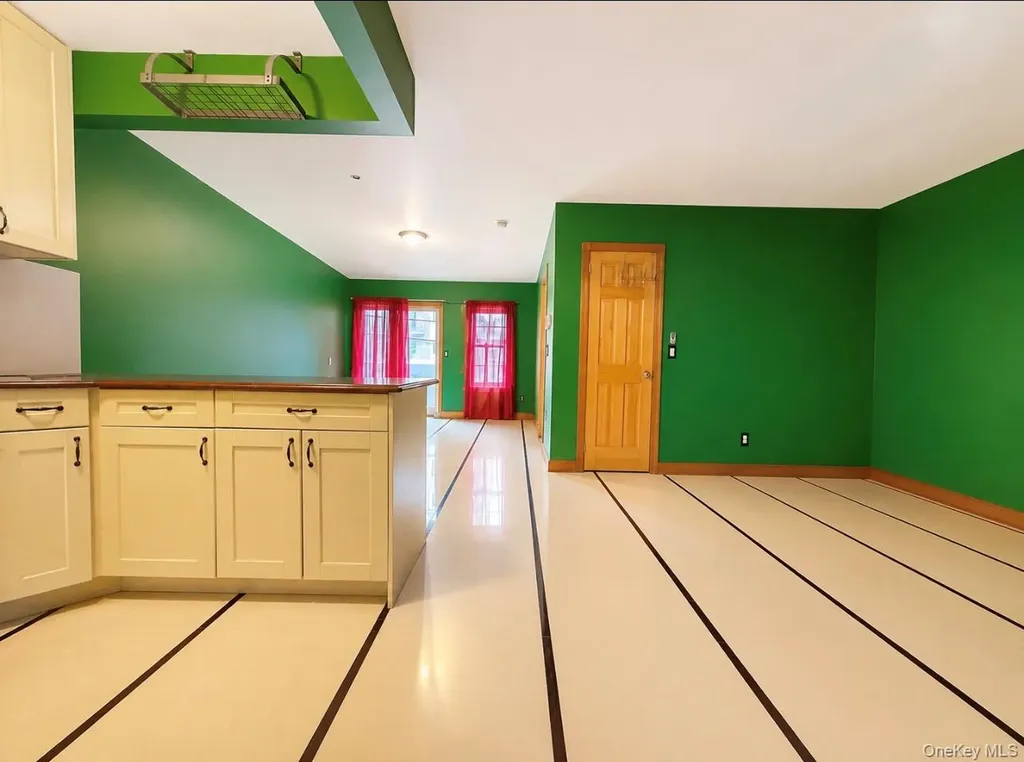141-09 84th Drive Briarwood NY 11435