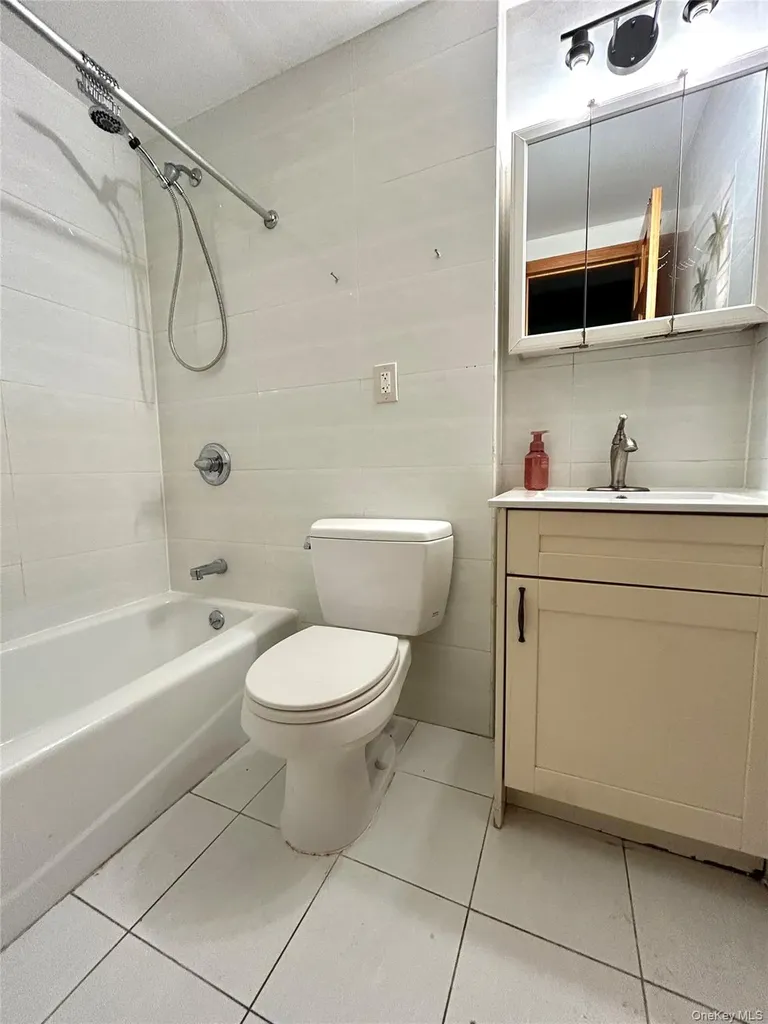 141-09 84th Drive Briarwood NY 11435