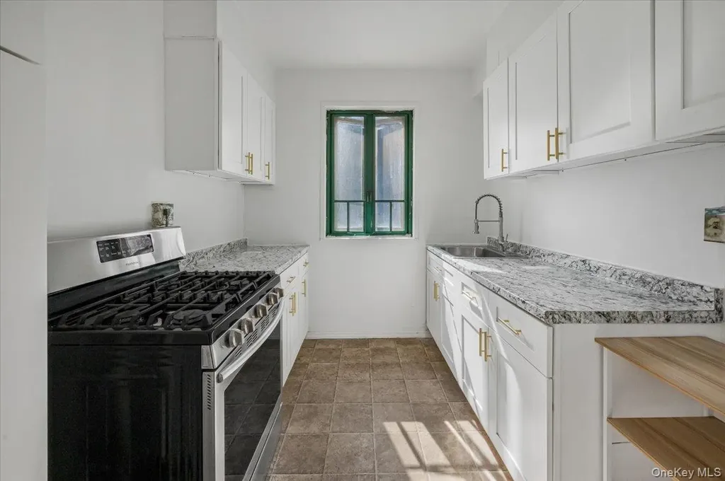 1700 Metropolitan Avenue Bronx NY 10462