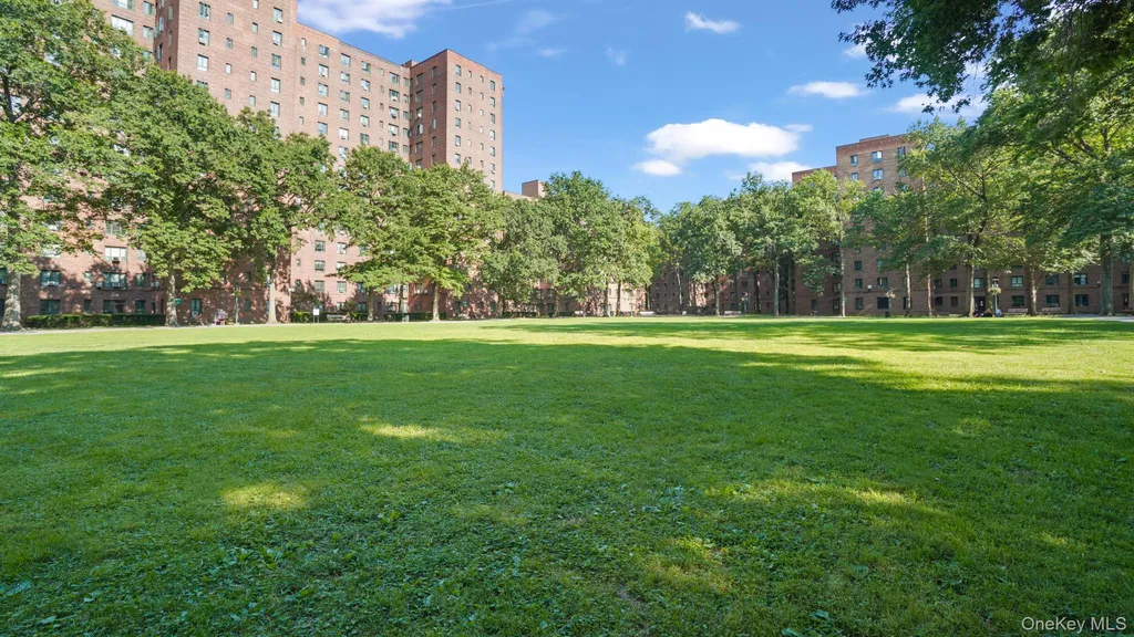 1700 Metropolitan Avenue Bronx NY 10462