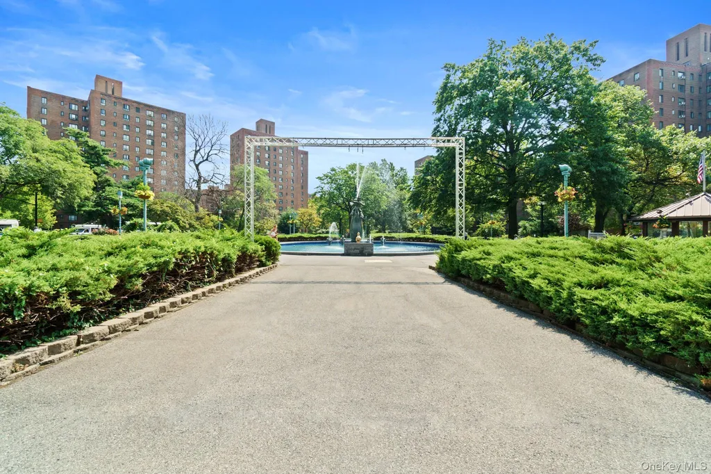 1700 Metropolitan Avenue Bronx NY 10462