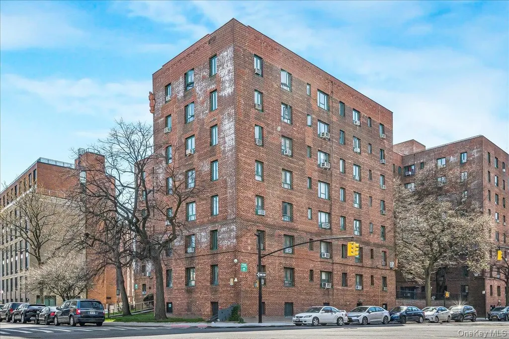 1700 Metropolitan Avenue Bronx NY 10462