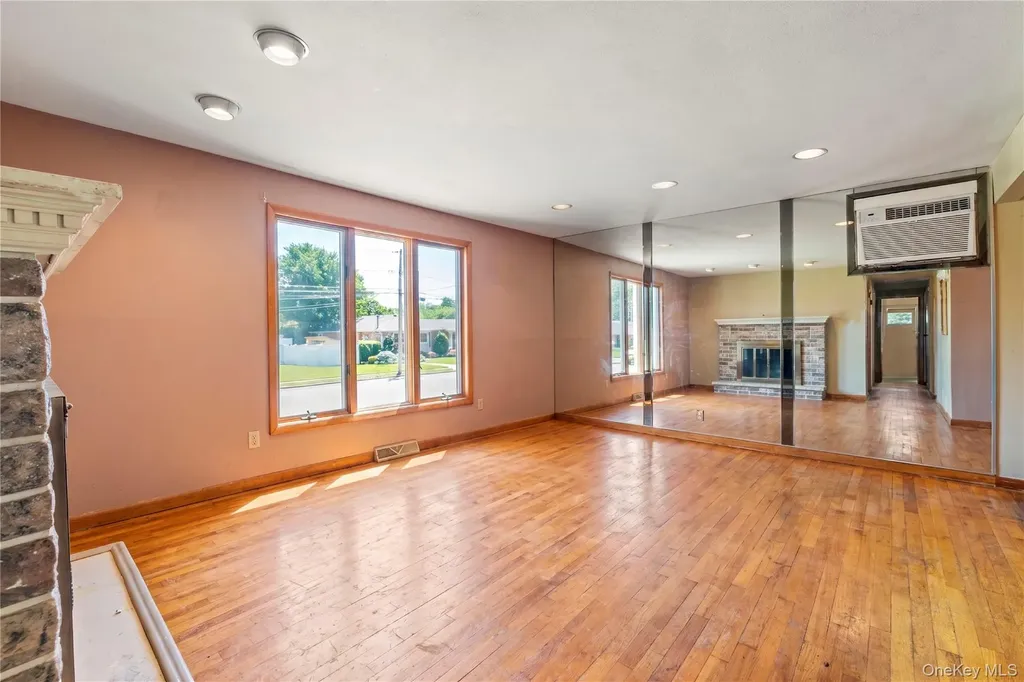 23 3rd Avenue Farmingdale NY 11735