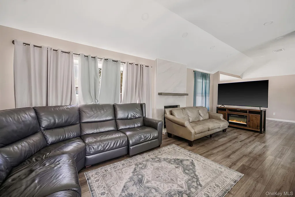 28 High Street Farmingdale NY 11735