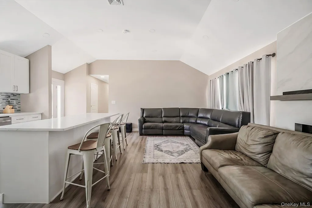 28 High Street Farmingdale NY 11735