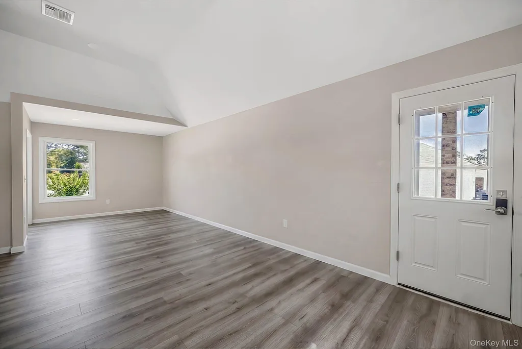 28 High Street Farmingdale NY 11735