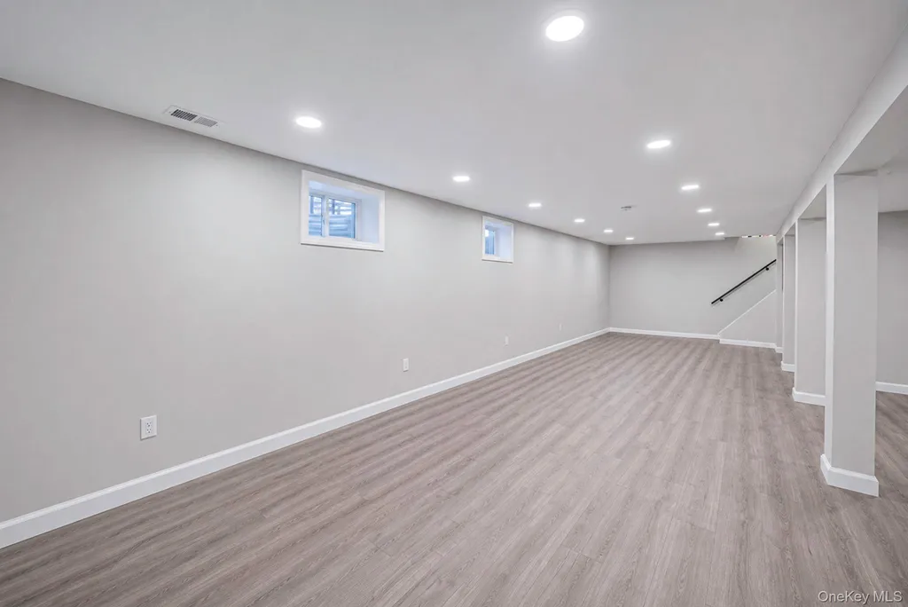 28 High Street Farmingdale NY 11735