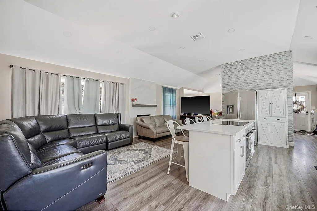 28 High Street Farmingdale NY 11735