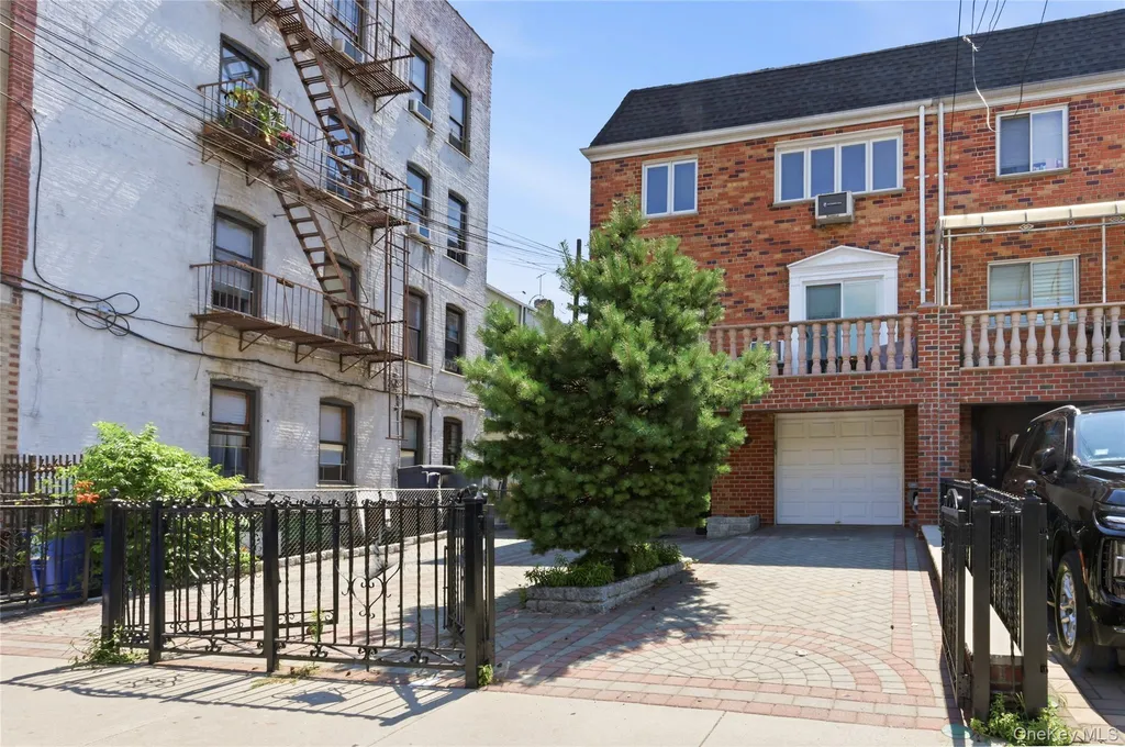 2511 44th Street Astoria NY 11103