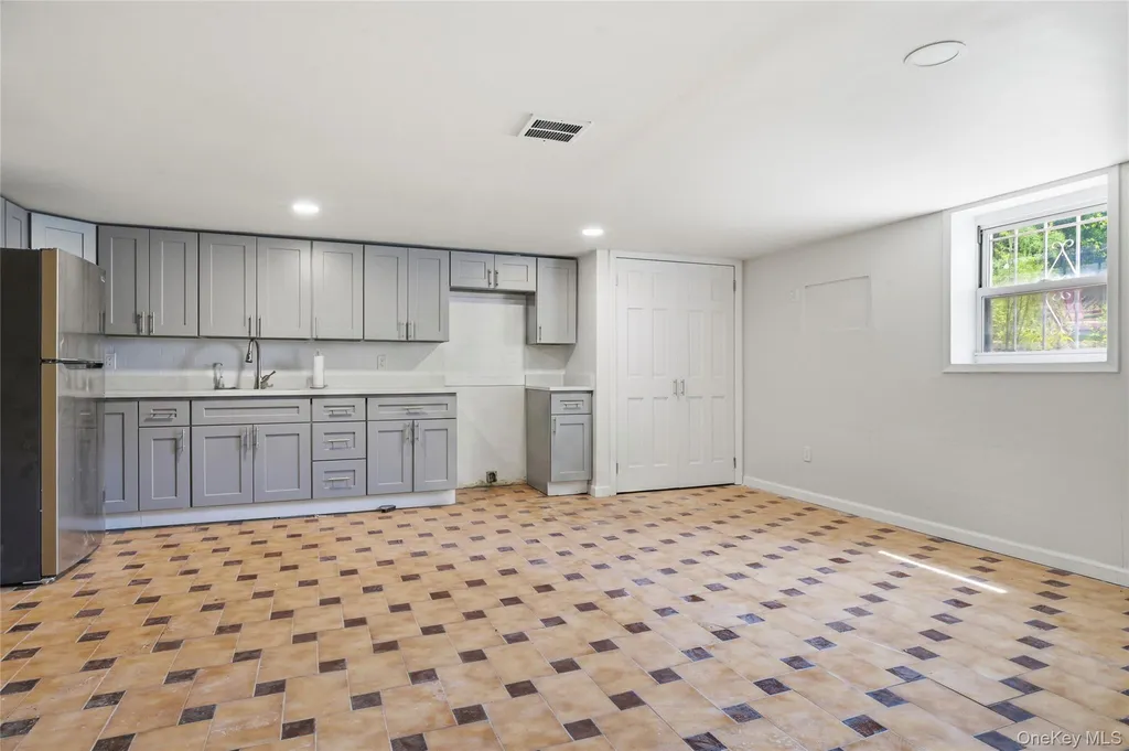 2511 44th Street Astoria NY 11103
