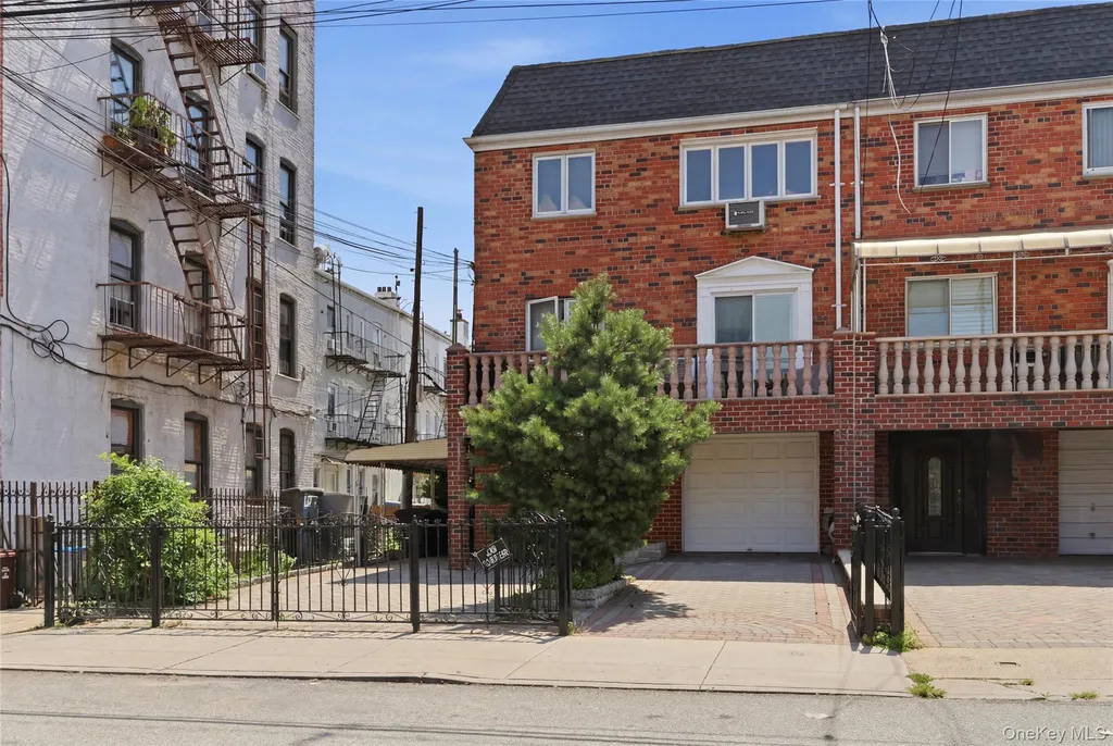 2511 44th Street Astoria NY 11103
