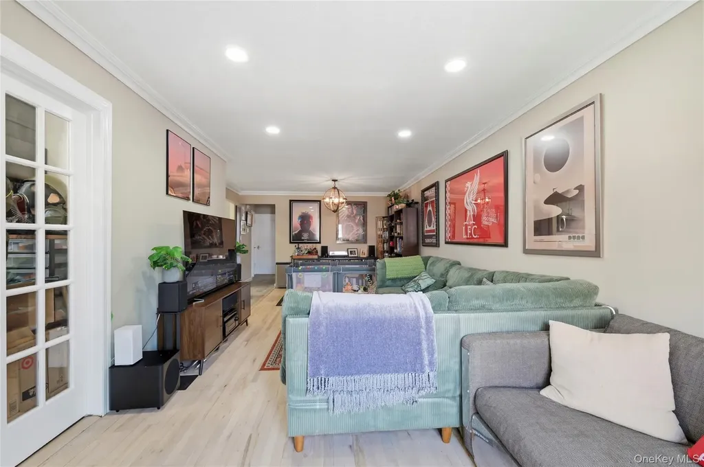 2511 44th Street Astoria NY 11103