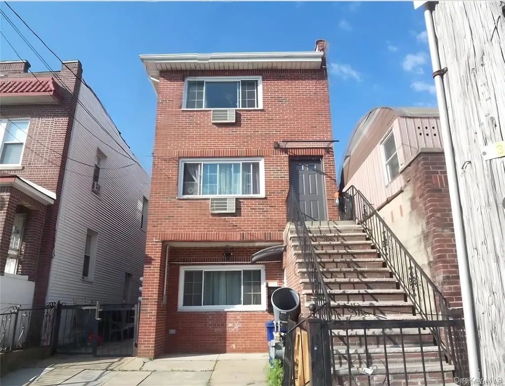 1008 E 228th Street Bronx NY 10466