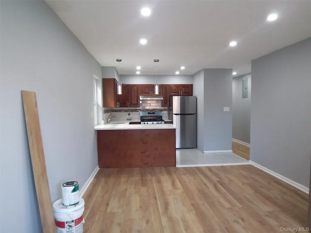 1008 E 228th Street Bronx NY 10466