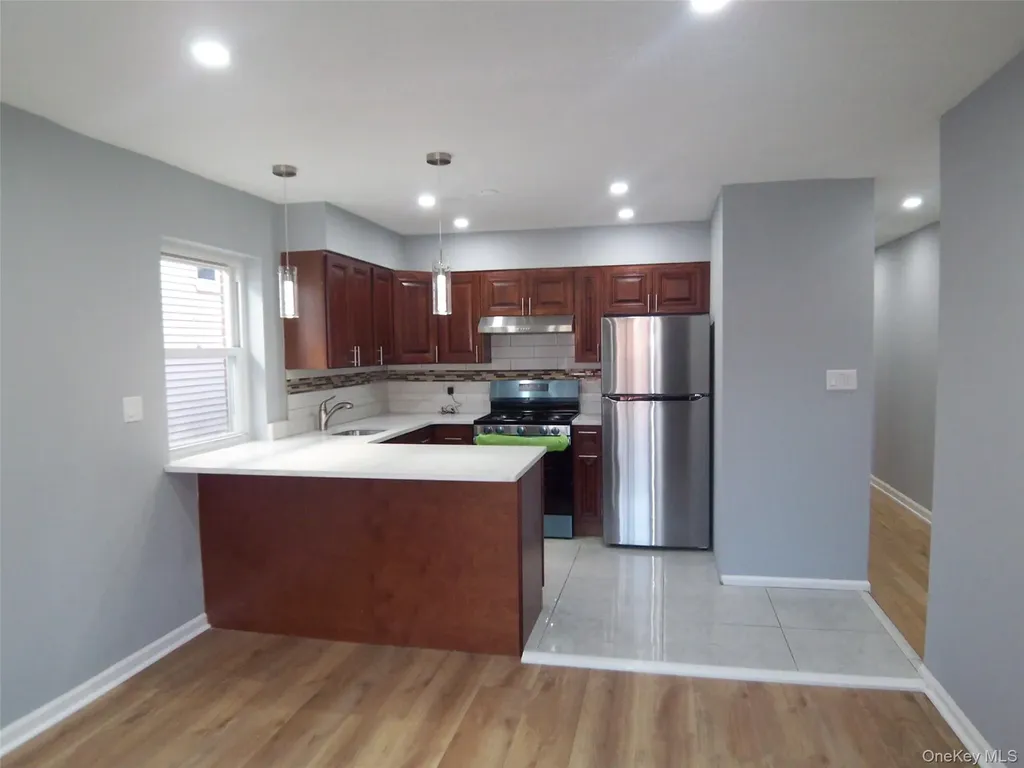 1008 E 228th Street Bronx NY 10466