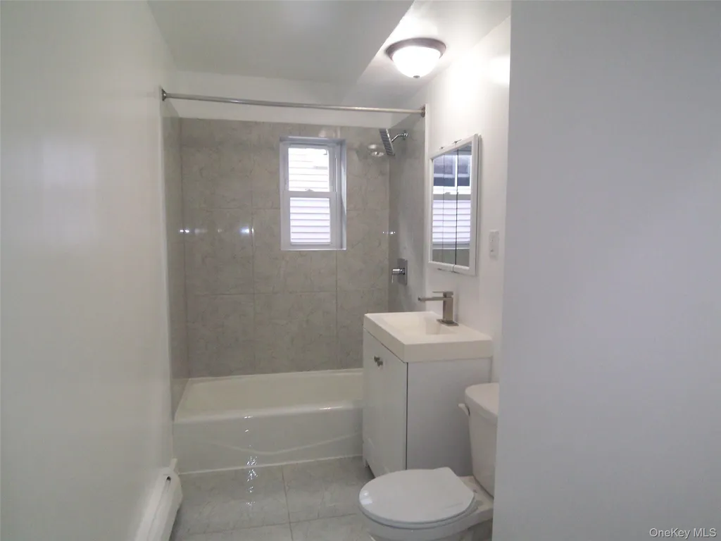 1008 E 228th Street Bronx NY 10466