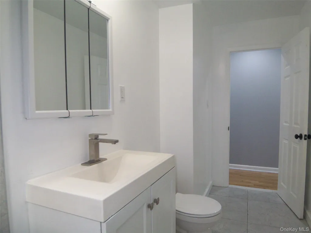 1008 E 228th Street Bronx NY 10466