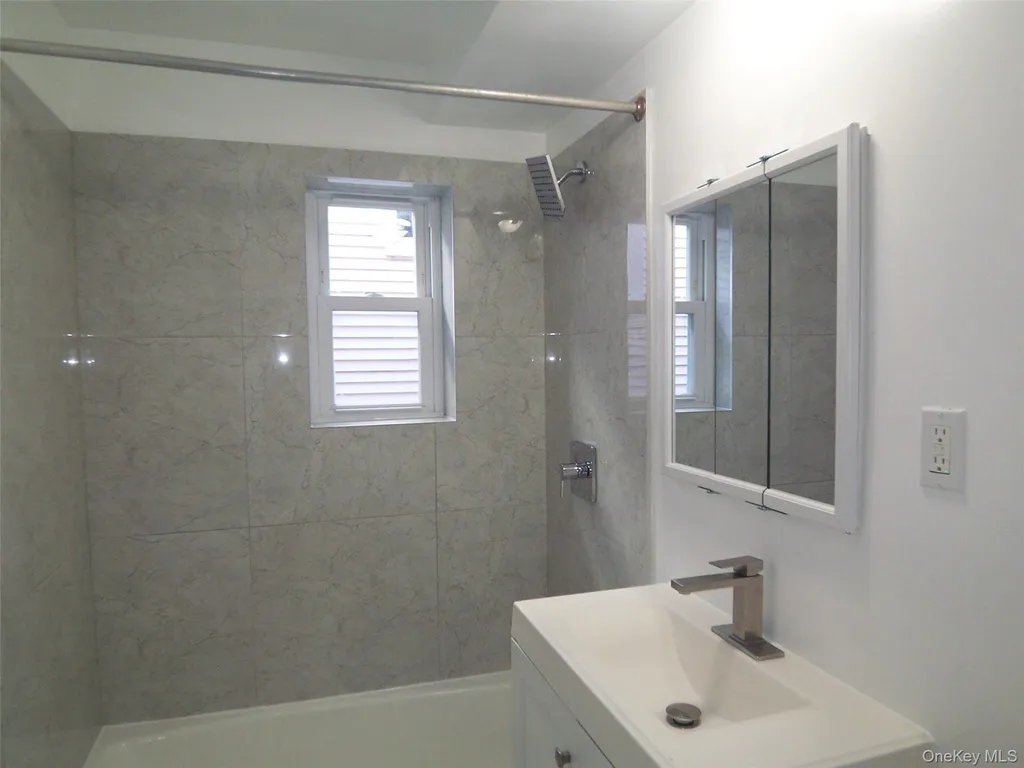 1008 E 228th Street Bronx NY 10466