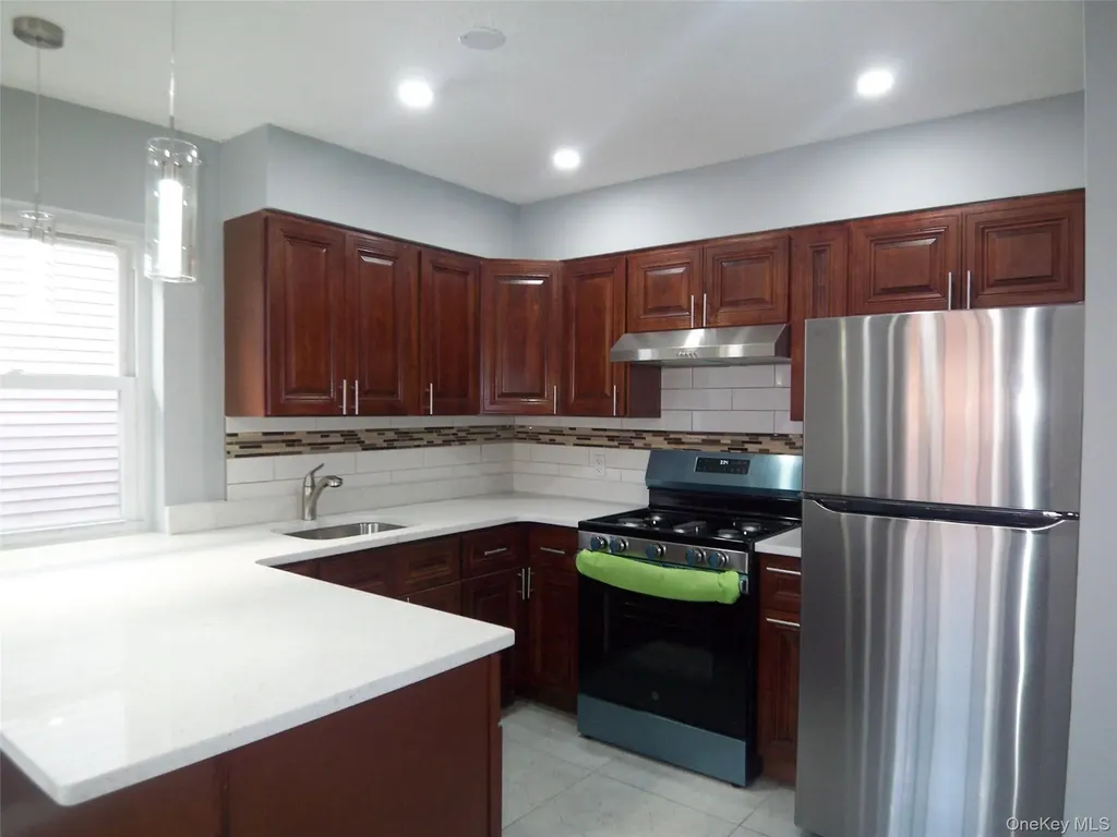 1008 E 228th Street Bronx NY 10466