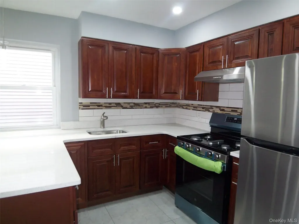 1008 E 228th Street Bronx NY 10466