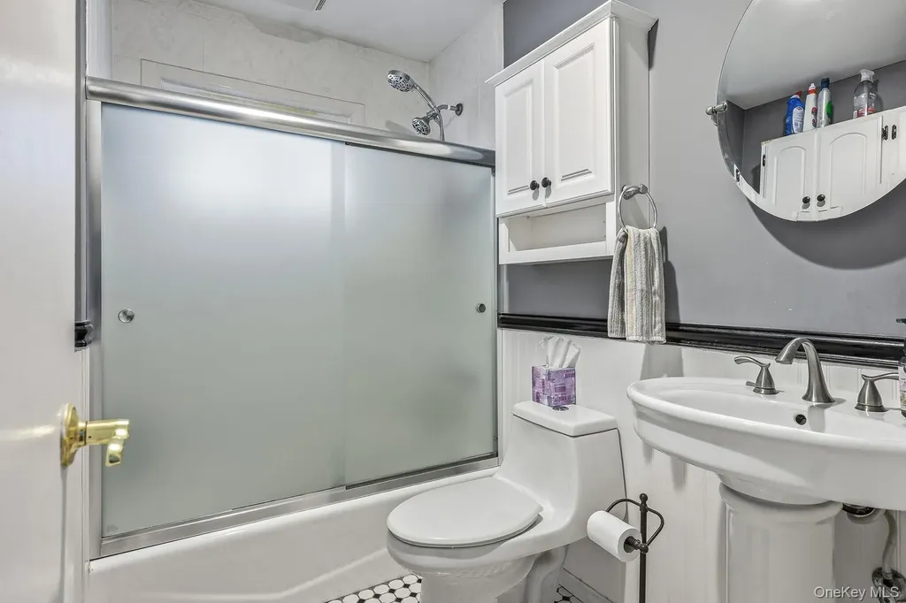 246 29th Street Lindenhurst NY 11757