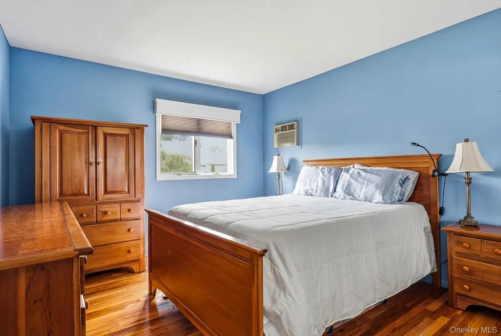 246 29th Street Lindenhurst NY 11757