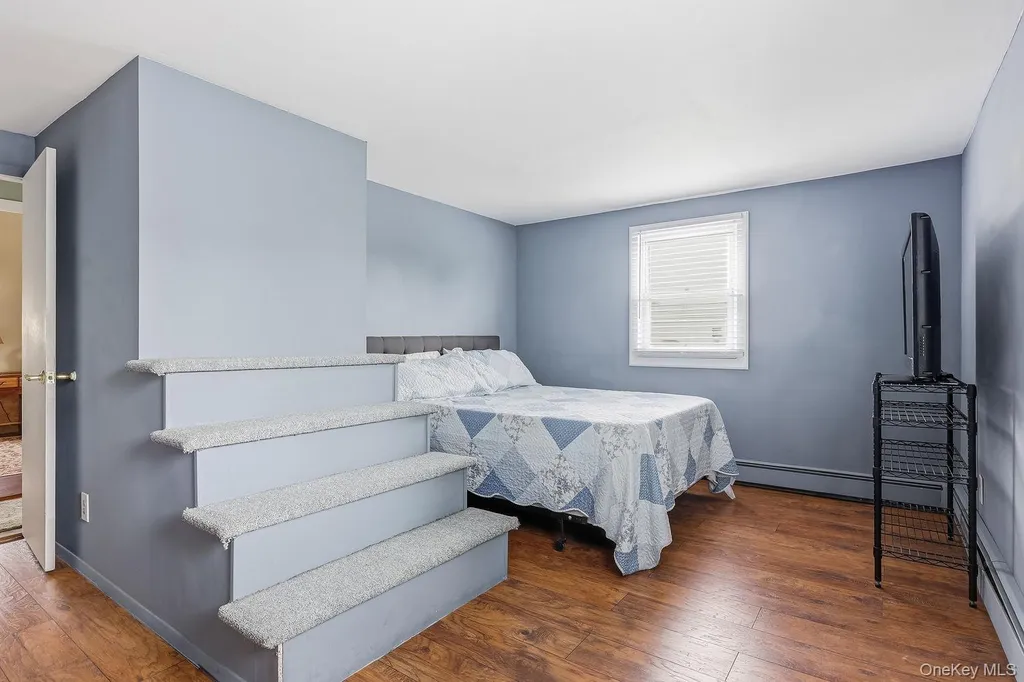 246 29th Street Lindenhurst NY 11757