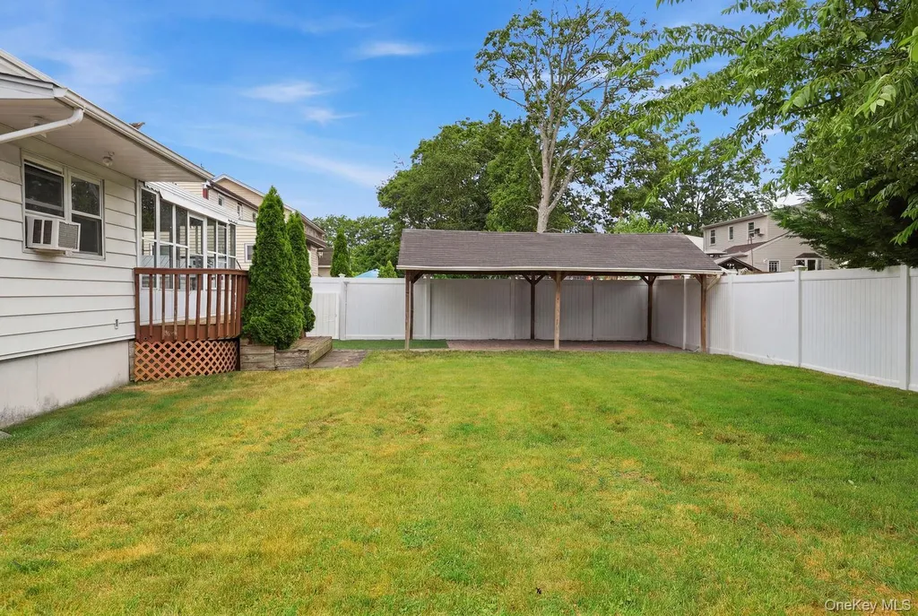 246 29th Street Lindenhurst NY 11757
