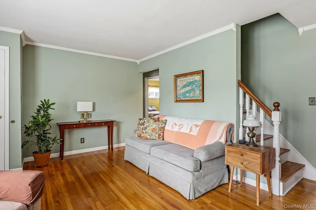 246 29th Street Lindenhurst NY 11757