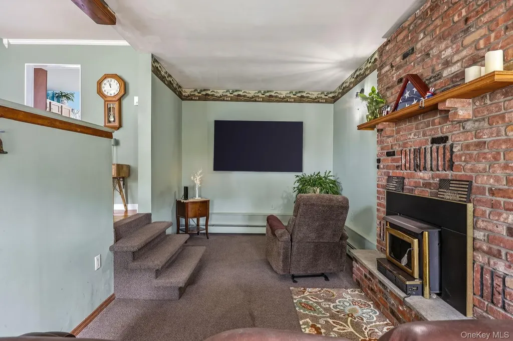 246 29th Street Lindenhurst NY 11757