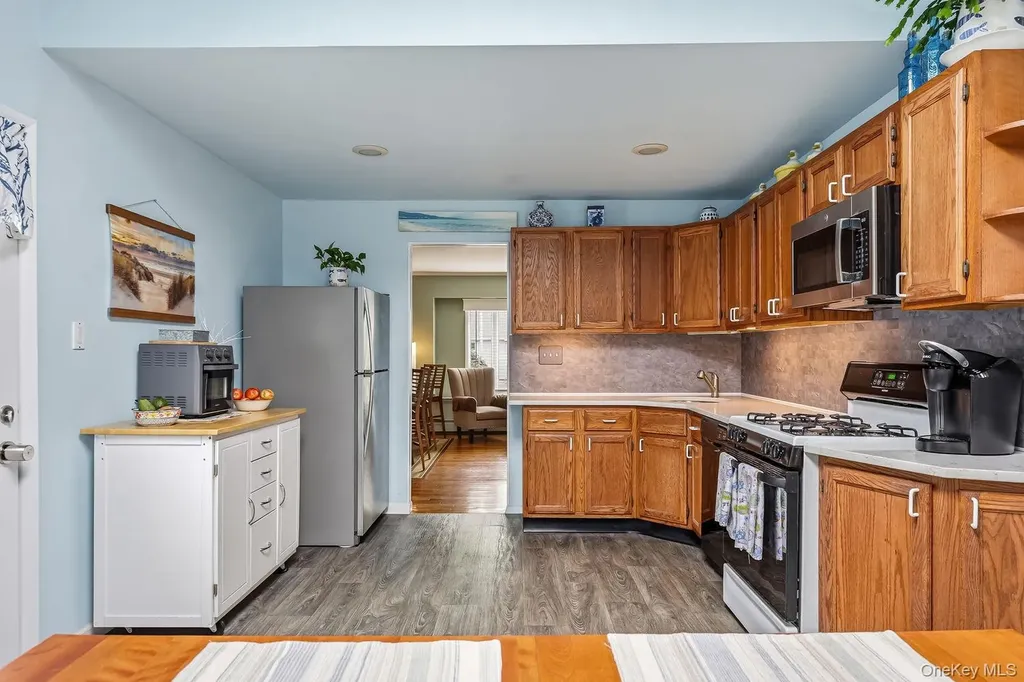 246 29th Street Lindenhurst NY 11757