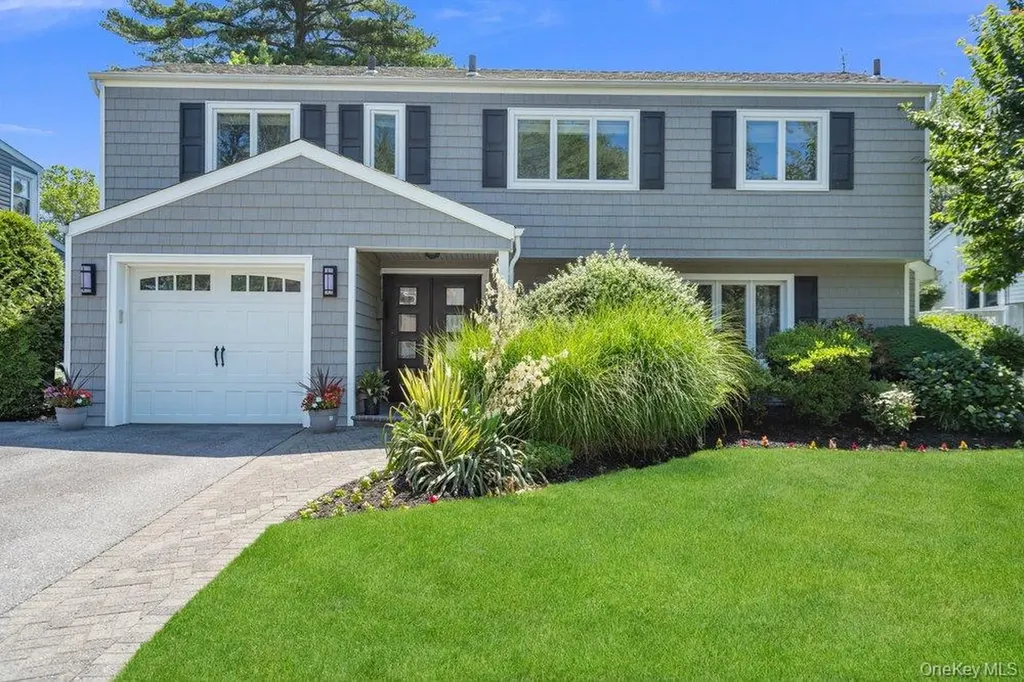 3 Nora Lane Plainview NY 11803
