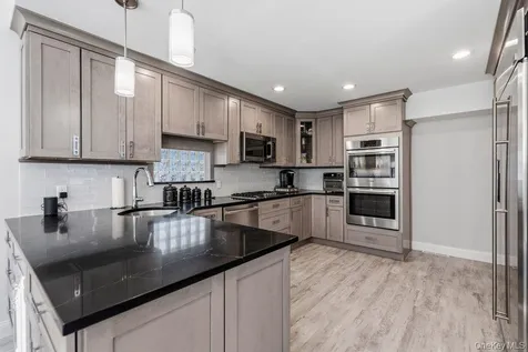 3 Nora Lane Plainview NY 11803