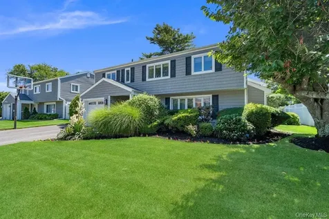 3 Nora Lane Plainview NY 11803