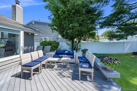 3 Nora Lane Plainview NY 11803