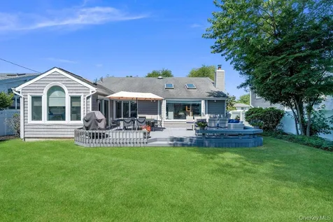 3 Nora Lane Plainview NY 11803
