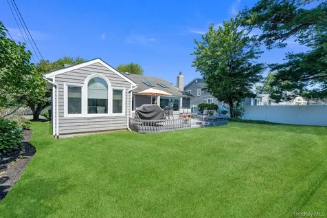 3 Nora Lane Plainview NY 11803