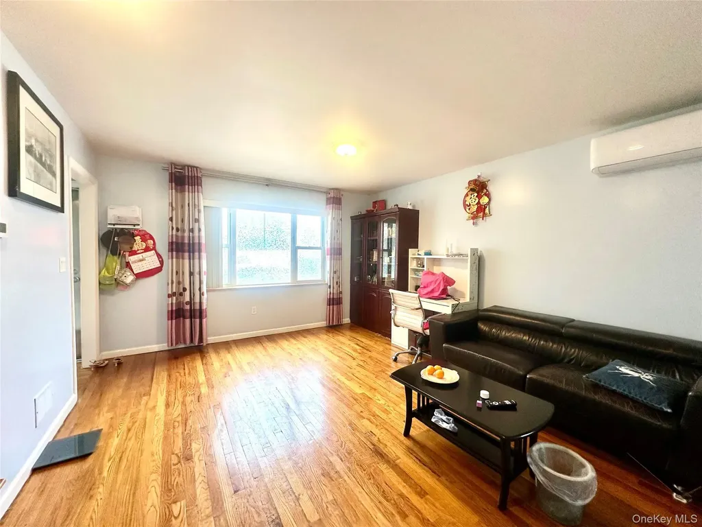 4744 199th Street Flushing NY 11358